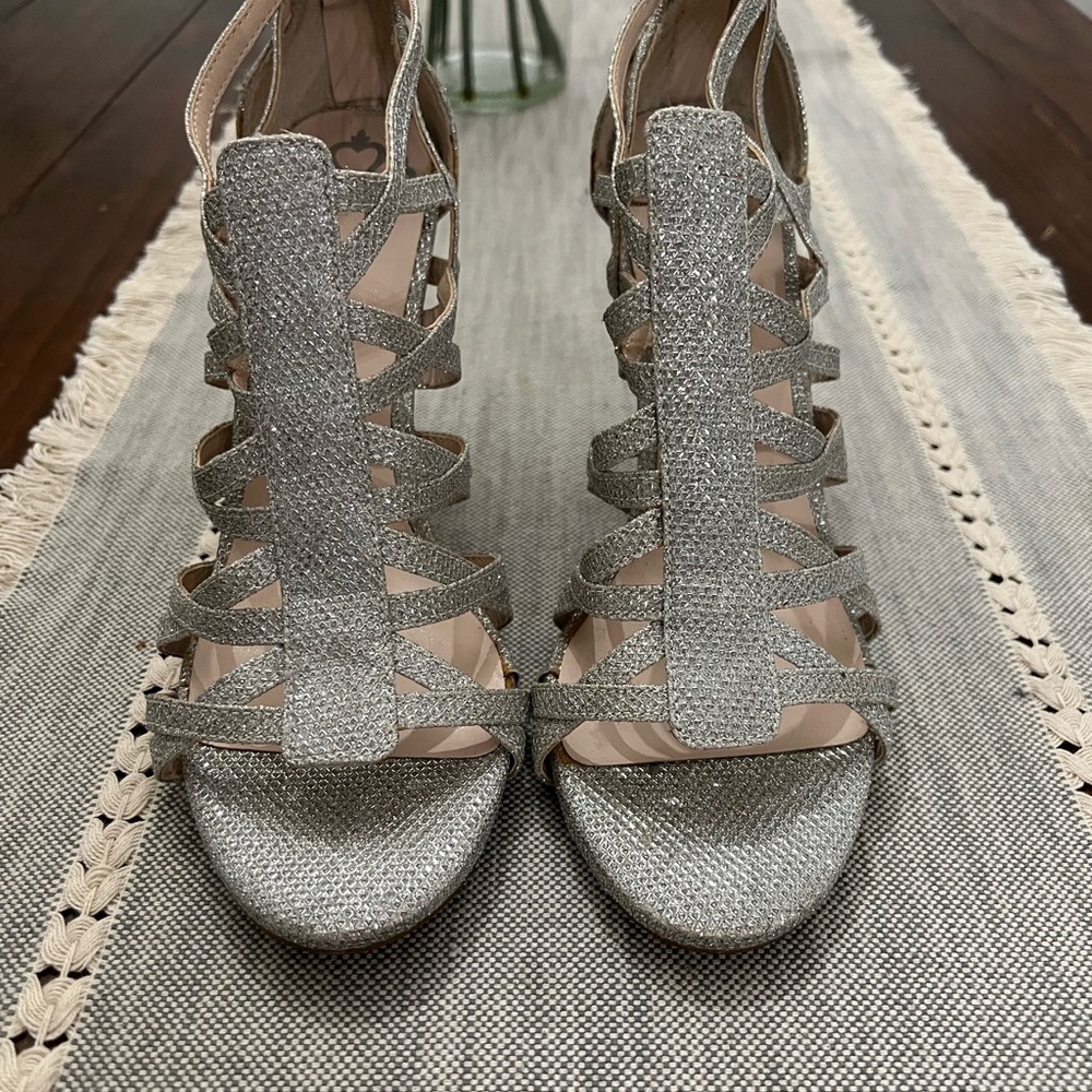 Women's Metallic Silver Sequin Ankle Strap Heel Faux Leather Shoes Sz 9M